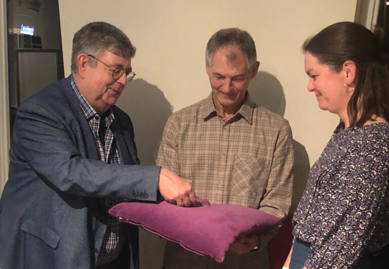 Marloes Bos ontvangt onderscheiding voor jaren vrijwilligerswerk in Batau Noord